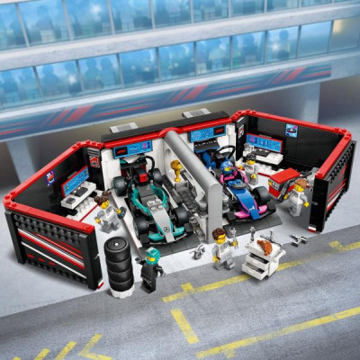 Конструктор LEGO City Гараж F1 та автомобілі Mercedes-AMG і Alpine 678 деталей (60444)