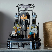Конструктор LEGO Wednesday Фігурка Венздей Аддамс 702 деталі (76780) Конструктор LEGO Wednesday Фігурка Венздей Аддамс 702 деталі (76780)