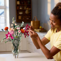 Конструктор LEGO Botanicals Милий рожевий букет квітів 749 деталей (10342) Конструктор LEGO Botanicals Милий рожевий букет квітів 749 деталей (10342)