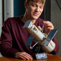 Конструктор LEGO® Icons Космічний телескоп «Габбл» - Набір наукового декору (11382)