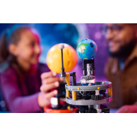 Конструктор LEGO Technic Земля та Місяць на орбіті 526 деталей (42179)Конструктор LEGO Technic Марсохід команди дослідників 1599 деталей (42180)