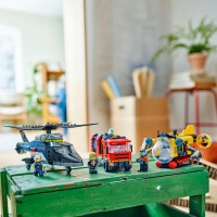 Конструктор LEGO City Ремікс вертольотів, пожежних машин і підводних човнів 874 деталі (60462) Конструктор LEGO City Ремікс вертольотів, пожежних машин і підводних човнів 874 деталі (60462)