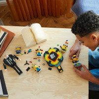 Конструктор LEGO Despicable Me 4 Ґру й посіпаки з кубиків 839 деталей (75582)