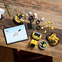 Конструктор LEGO Icons Трансформери Бамблбі 950 деталей (10338)