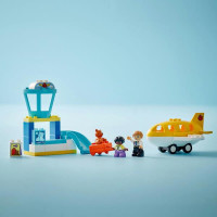 Конструктор LEGO DUPLO Town Уперше в аеропорту 23 деталі (10443)
