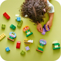 Конструктор LEGO DUPLO Town Творчий сад і квіти 45 деталей (10444)