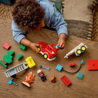 Конструктор LEGO DUPLO Town Пожежна машина зі шлангом і пожежником 28 Деталей (10473)