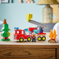 Конструктор LEGO DUPLO Town Пожежна машина зі шлангом і пожежником 28 Деталей (10473)
