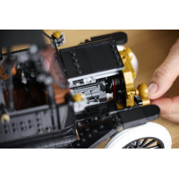 Конструктор LEGO® Icons Ford Model T, набір із моделлю автомобіля 1060 деталей (11376)