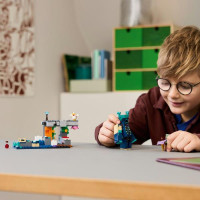 Конструктор LEGO Minecraft Зустріч із Боронителем 238 деталей (21274)