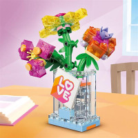 Конструктор LEGO® Creator 3 в 1 Флакон для парфумів із квітковим декором, 286 деталей (31383)