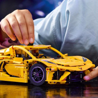Конструктор LEGO Technic Chevrolet Corvette Stingray 732 деталі (42205) Конструктор LEGO Technic Chevrolet Corvette Stingray 732 деталі (42205)