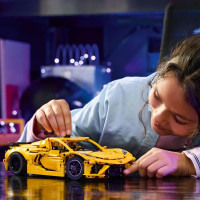 Конструктор LEGO Technic Chevrolet Corvette Stingray 732 деталі (42205) Конструктор LEGO Technic Chevrolet Corvette Stingray 732 деталі (42205)