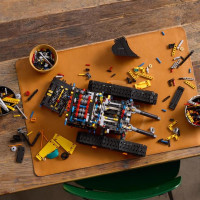 Конструктор LEGO Technic Екскаватор Volvo EC500 Hybrid 2359 деталей (42215) Конструктор LEGO Technic Екскаватор Volvo EC500 Hybrid 2359 деталей (42215)