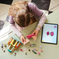 Конструктор LEGO Despicable Me 4 Родинний маєток Ґру й посіпак 868 деталей (75583)Конструктор LEGO Wicked Ґлінда, Ельфаба й Несароза в Університеті Шиз 304 детали (75681)