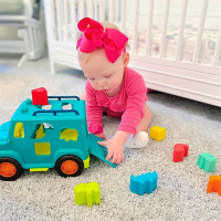 Машинка-сортер Battat Джип зі звірятами (BX2024Z) Машинка-сортер Battat Джип зі звірятами (BX2024Z)