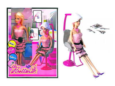 Лялька в перукарському кріслі 68081