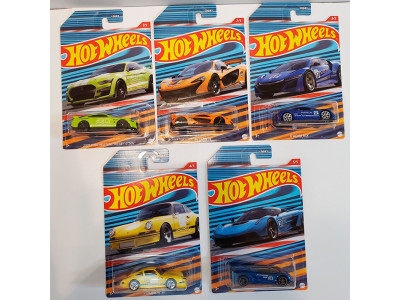 Колекційна машинка «Пригоди героїв» Hot Wheels (в ас.) GDG83