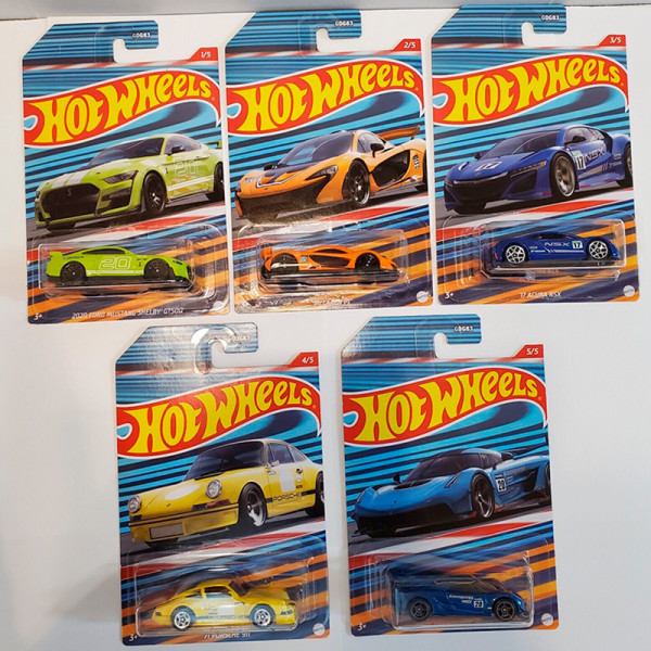 Колекційна машинка «Пригоди героїв» Hot Wheels (в ас.) GDG83