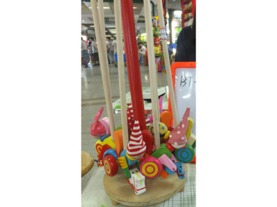 Деревяна каталка "Гномики" на палиці BT-WT-0092