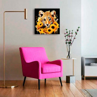 Картина за номерами Леопард та золоті соняшники Strateg на чорному фоні 30х SH3030-21