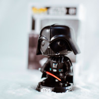 Ігрова Фігурка Funko Pop! Серії Зоряні Війни - Дарт Вейдер (Зі Світловим Мечем) Ігрова Фігурка Funko Pop! Серії Зоряні Війни - Дарт Вейдер (Зі Світловим Мечем)