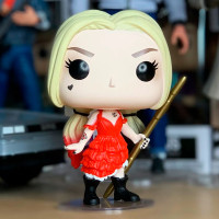 Ігрова фігурка Funko Pop! серії Загін самогубців - Гарлі Квінн у червоній сукні