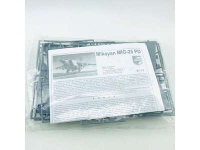 Сборная модель для склеивания самолет МіГ-25" укр "МіГ-25"