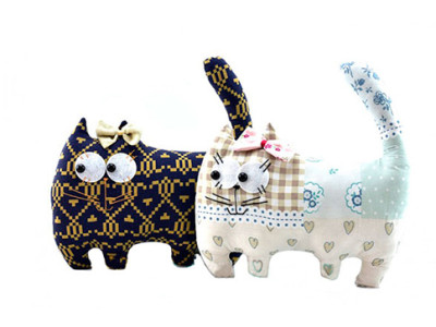 М'яка іграшка ручної роботи Котик маленький гориз