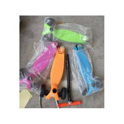 Самокат 3-х колісний пластик 4 кольори BT-KS-0114 Самокат 3-х колісний пластик 4 кольори BT-KS-0114